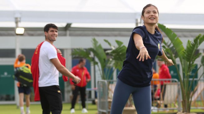 Карлос Алкарас и Ема Радукану предизвикаха слухове за романс