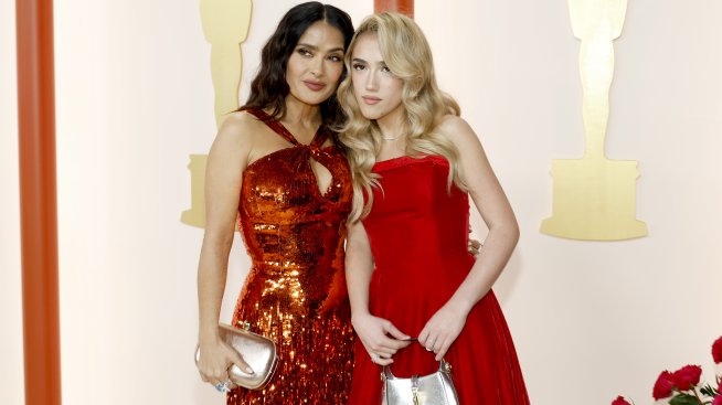 Салма Хайек е олицетворение на сексапила по бански