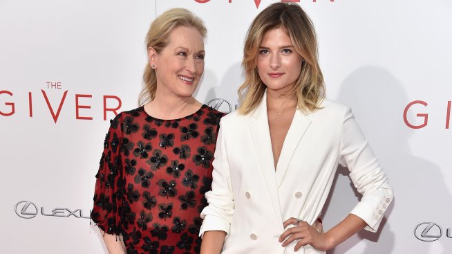 Дъщерята на Мерил Стрийп, Луиза, обяви, че е хомосексуална