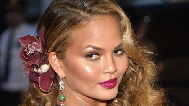 Грижа за кожата: Криси Тейгън споделя тайните си за естествен блясък 