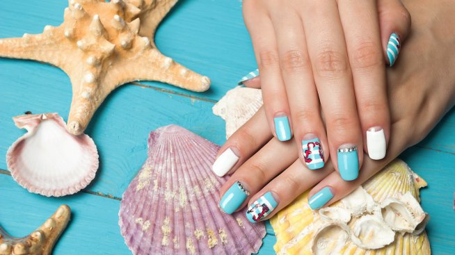 Маникюр за плажа – опитайте дизайни с морска звезда