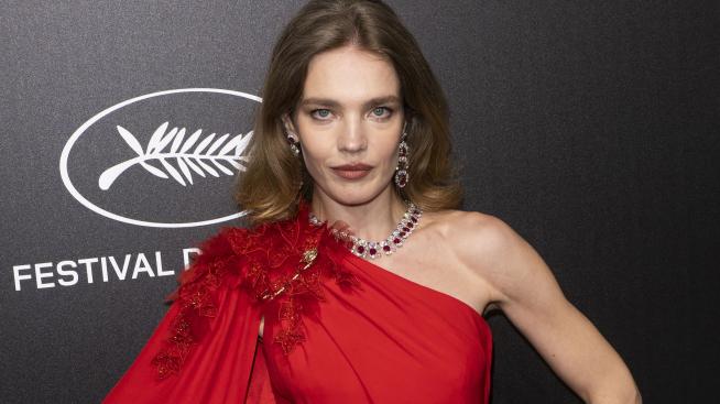 Наталия Водянова изненада света на модата с булчинската си рокля