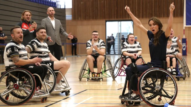 Кейт Мидълтън се качи в инвалидна количка, за да подкрепи хората в неравностойно положение