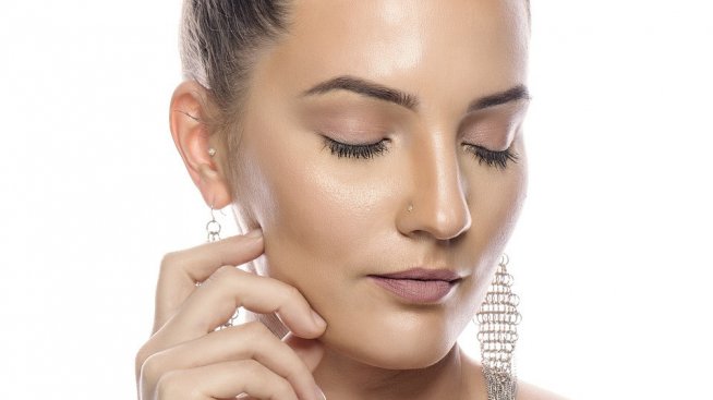 Мицеларната вода - как действа и как да я използваме?