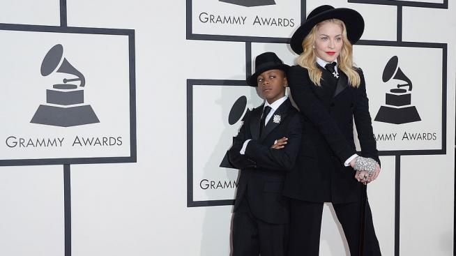 Синът на Мадона – с рокля и уверен в себе си