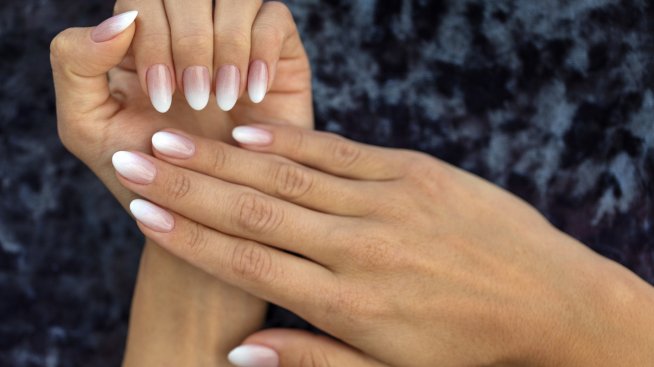 Летен маникюр - забравете за скучния едноцветен нокът, изпробвайте тези омбре идеи