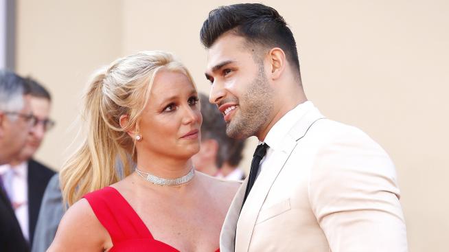 Бритни Спиърс с танц в банята за Сам Асгари