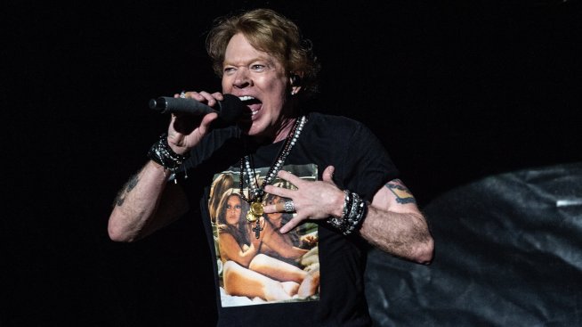 Аксел Роуз е обвинен за сексуално насилие и побой от 1989 година