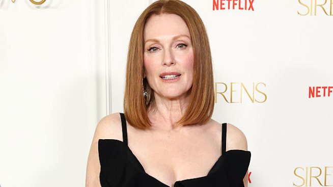 Джулиан Мур замени дългата си коса с елегантен боб