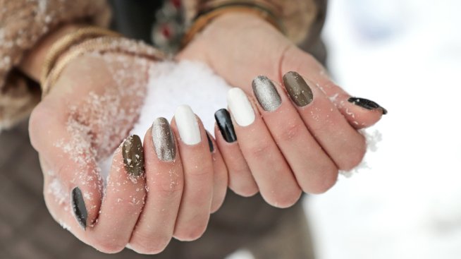 7 идеи да подобрите бадемовия си маникюр през зимата
