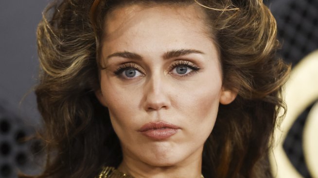 Майли Сайръс за трудното си минало: Толкова се радвам, че оцелях