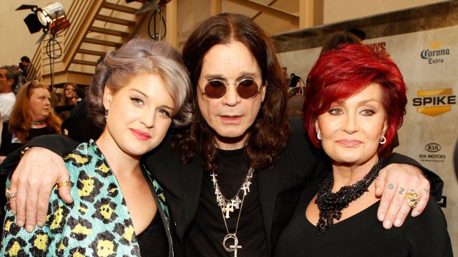 Шарън и Кели Озбърн с първа поява след трагичната смърт на легендата на Black Sabbath Ози Озбърн