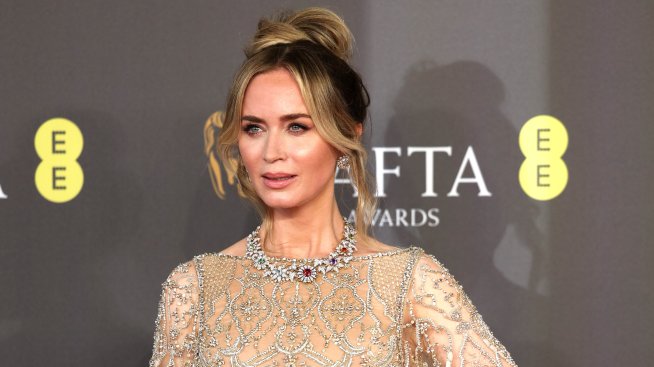 Емили Блънт взе мама и татко на червения килим в Лондон