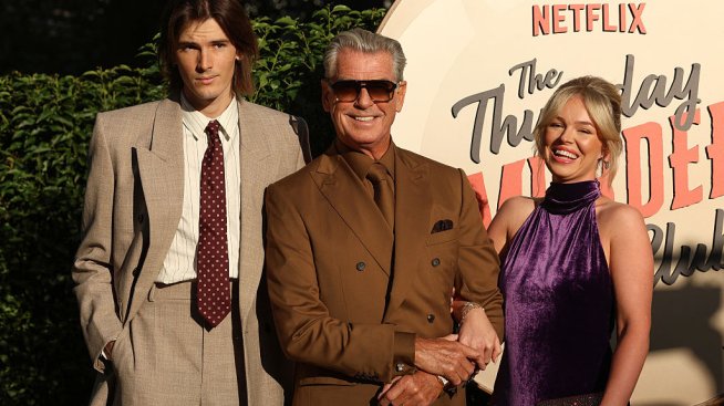 Семейна подкрепа - Пиърс Броснан с внучка си на червения килим