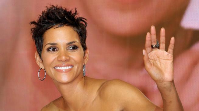 Мистерията е разкрита: Хали Бери сподели кой е мъжът до нея