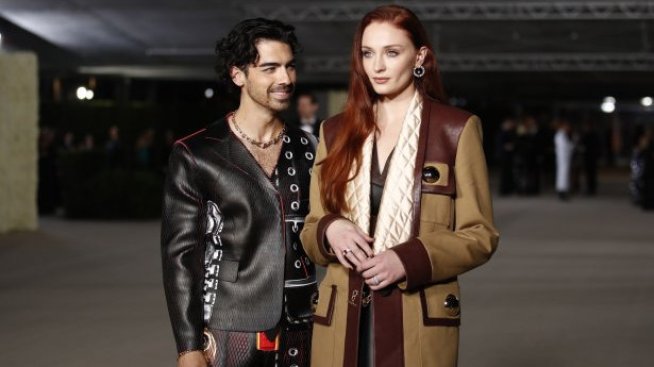 Разводът на Джо Джонас и Софи Търнър изглежда ще е тежък