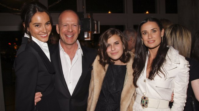 Рядък кадър – Брус Уилис с дъщерите си Талула и Скаут