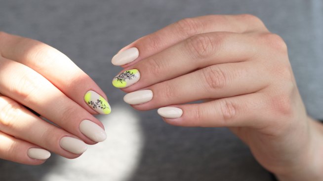 Маникюр с неон: 4 идеи, които да изпробвате
