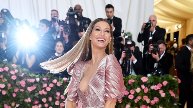 Жизел Бюндхен в страхотна форма – само месец след като роди третото си дете