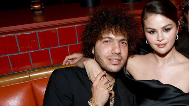 Селена Гомес и Бени Бланко посрещнаха първата си Коледа като годеници на ханука парти