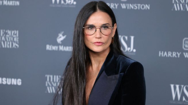 Деми Мур споделя тайните си за красива коса