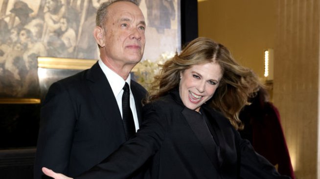 Том Ханкс и Рита Уилсън отпразнуваха 37-ата си годишнина с плажно селфи