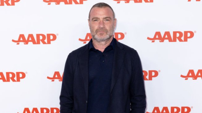 Лив Шрайбър бе приет в болница