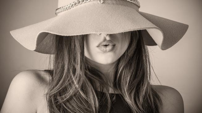 Коледни песни ли?! Не, Лолита Османова слуша Били Хлапето 