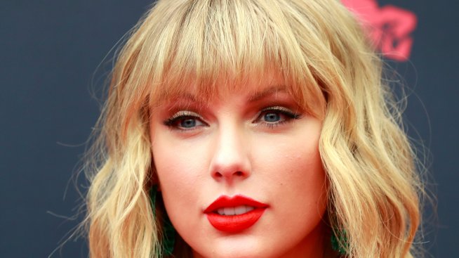 Тейлър Суифт е на върха на щастието