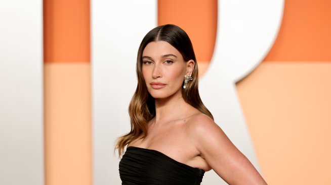 Стил и класа - Хейли Бийбър блести на корицата на италианския Vogue