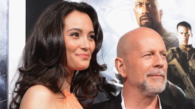 Любов и топлина – Брус Уилис и Ема Хеминг празнуват 17 години съвместен живот