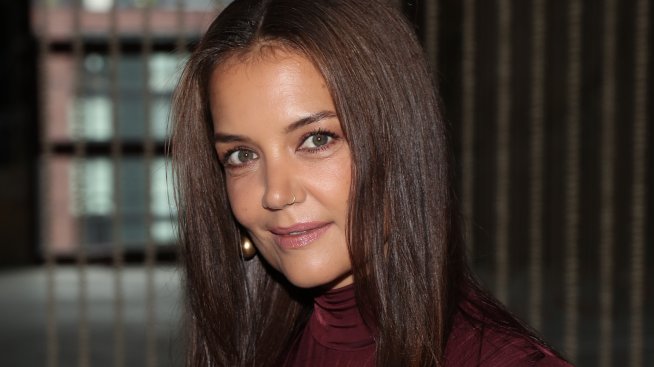 Кейти Холмс се появи с нова шикозна прическа