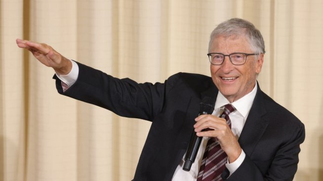 Бил Гейтс на 70: Настоящият му живот след сложния развод и състоянието му, което продължава да се стопява