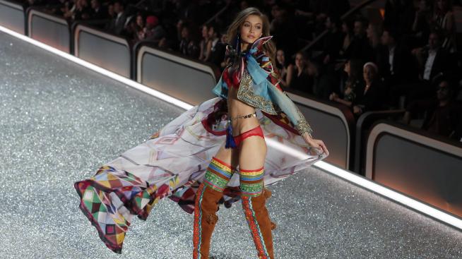 Идея за летен грим: Джиджи Хадид и оранжевите ѝ сенки