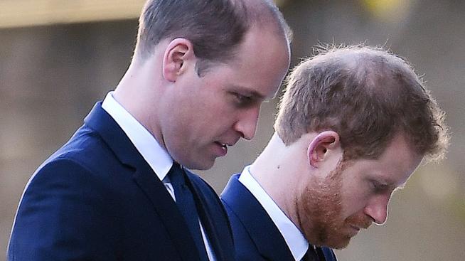 Принц Хари мисли за себе си, но наранява Елизабет II и принц Чарлз