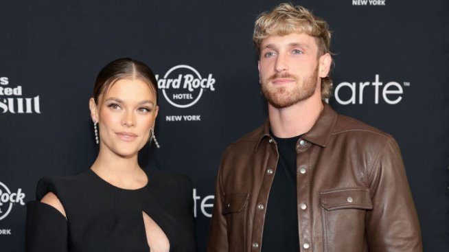 Бившата на Леонардо ди Каприо, Нина Агдал, позира гола и в напреднала бременност