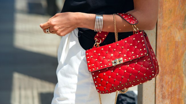 Дамски чанти с шипове – пънк естетика за есента