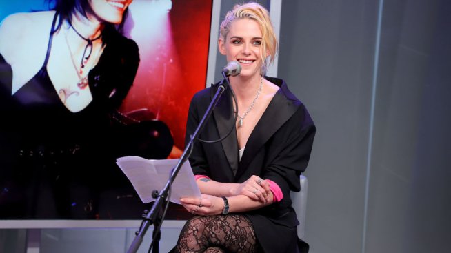 Тоалетите на Кристен Стюарт в „Спенсър“ разказват своя собствена история