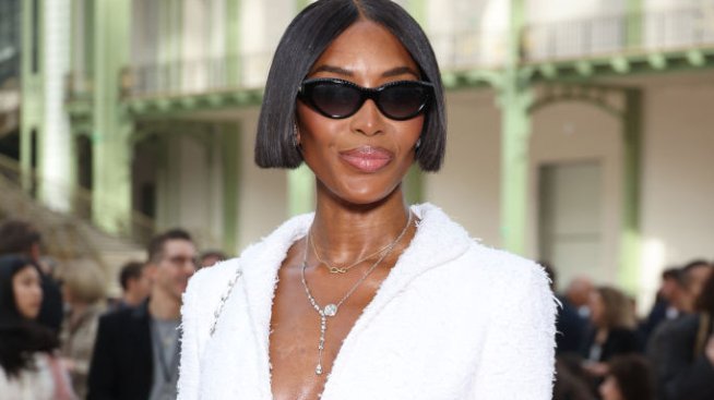 Наоми Кембъл облече шикозен костюм на Chanel за среща с министър-председателя на Тайланд