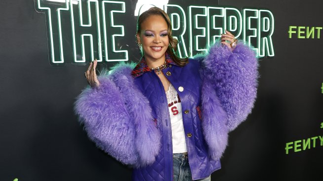 Риана отбеляза 36 години с целувка и разходка във Венеция