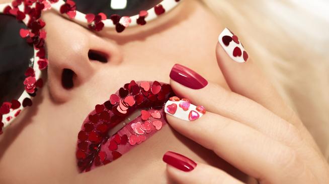 Маникюр за Свети Валентин – 5 лесни идеи със сърца