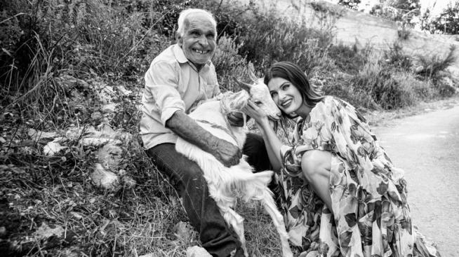 Студено ли ви е? Стоплете се с черно-бяла Сицилия и Dolce & Gabbana