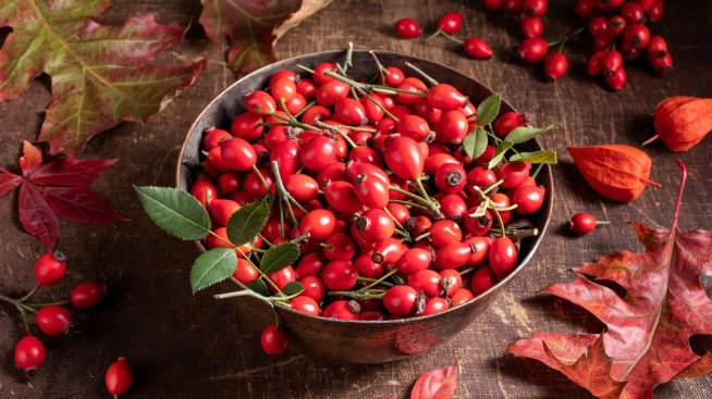 Здравословни храни – какви са ползите от шипката