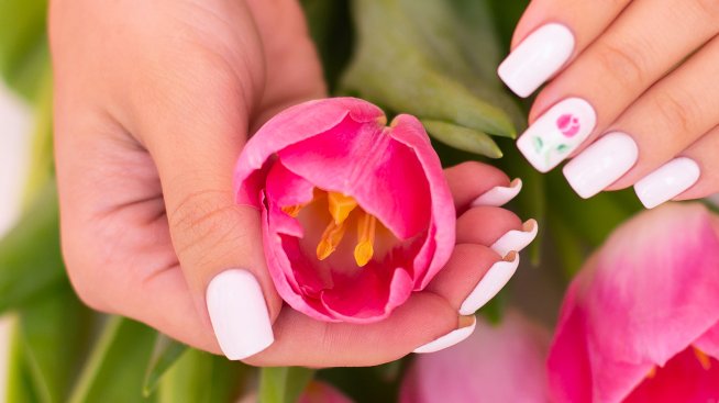 Пролетен маникюр с лалета – най-актуалната тенденция за новия сезон