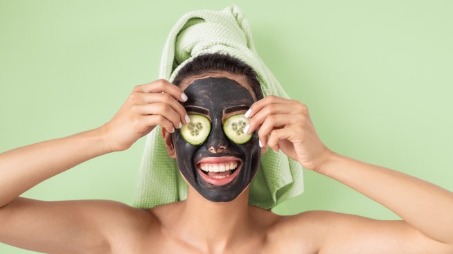 Активен въглен в грижата за кожата: Какви са предимствата му?