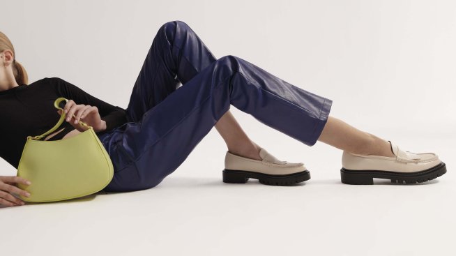 Дамски мокасини в ярки цветове - тенденция за лято 2023