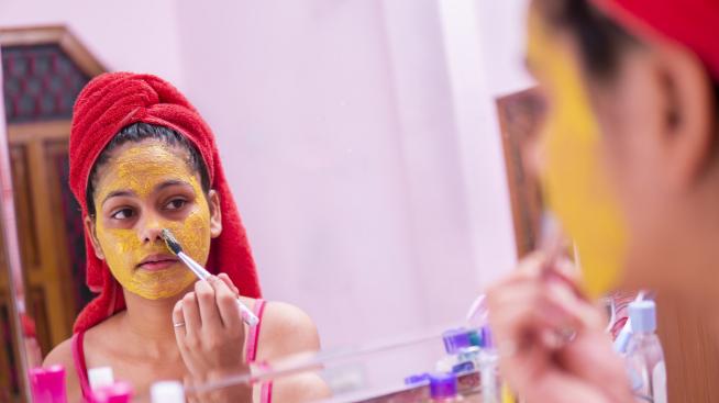 Как куркумата помага за по-красива кожа?