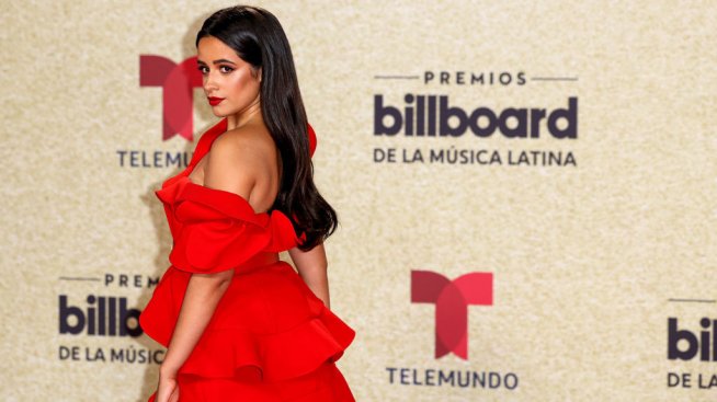 Пролетни прически: Камила Кабейо със секси предложение