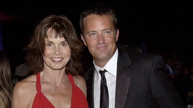 Пред очите на родителите му - Кралицата на кетамина с официални обвинения за смъртта на Матю Пери