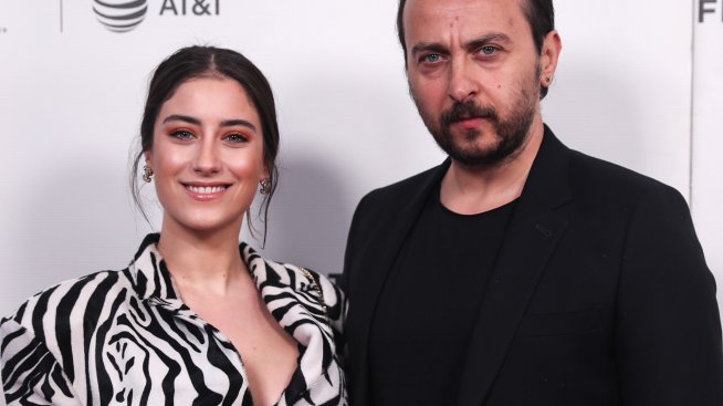 Хазал Кая показа бебето си, подкрепи бременни и родилки в Турция